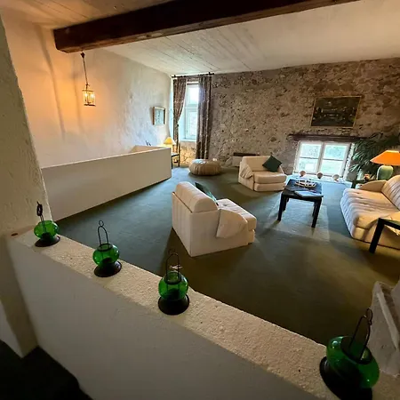 Chateau De Savigny - Feu Gasthuis